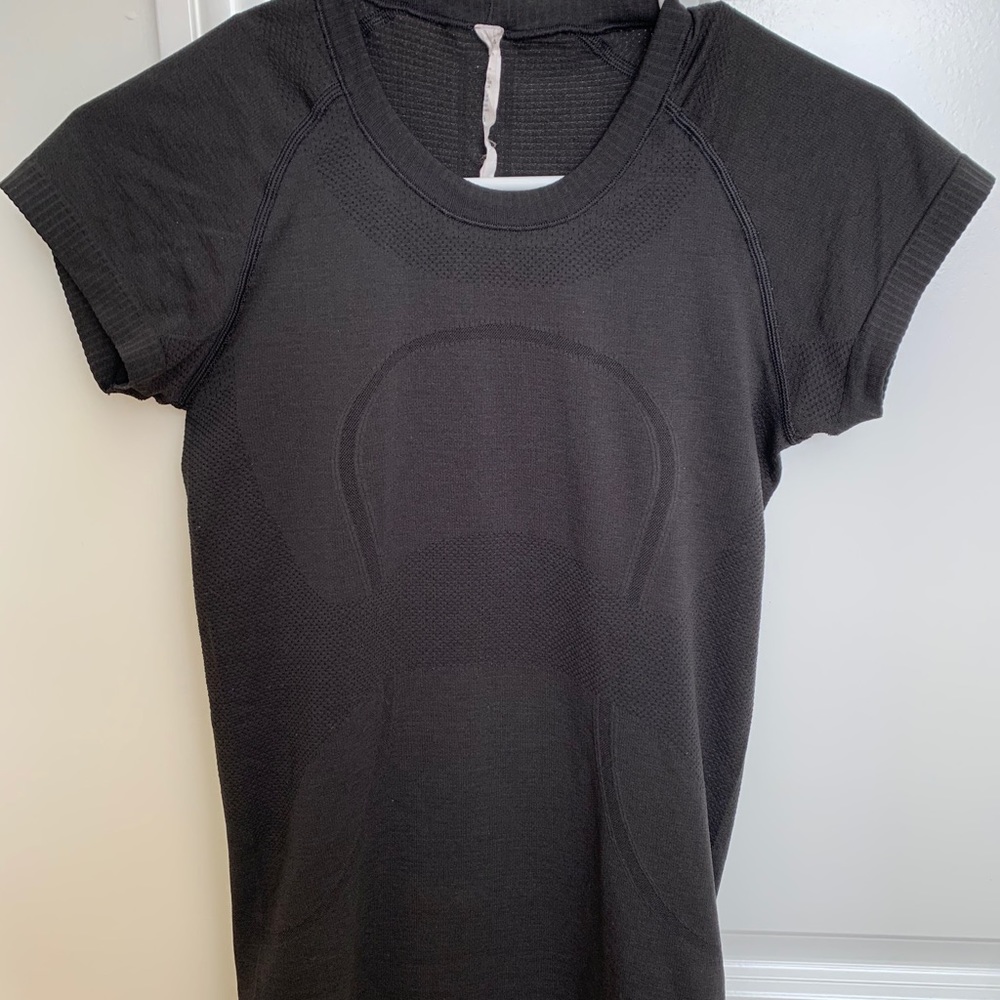 Lululemon swiftly tech T-shirt size 4